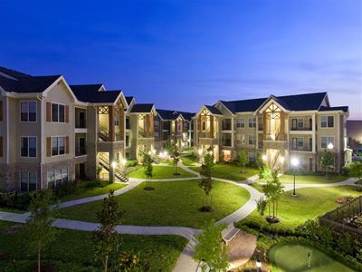 Convenient Mid-Rise Living at Yorktown Crossing, Houston,Texas